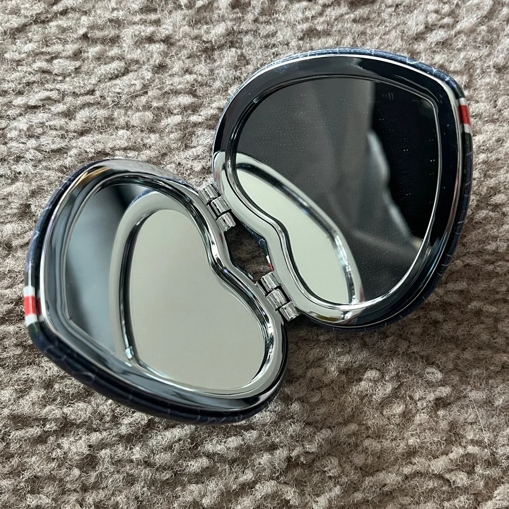 2-1 Heart-Shaped Floral Patterned Mirror and Magnifying Glass
